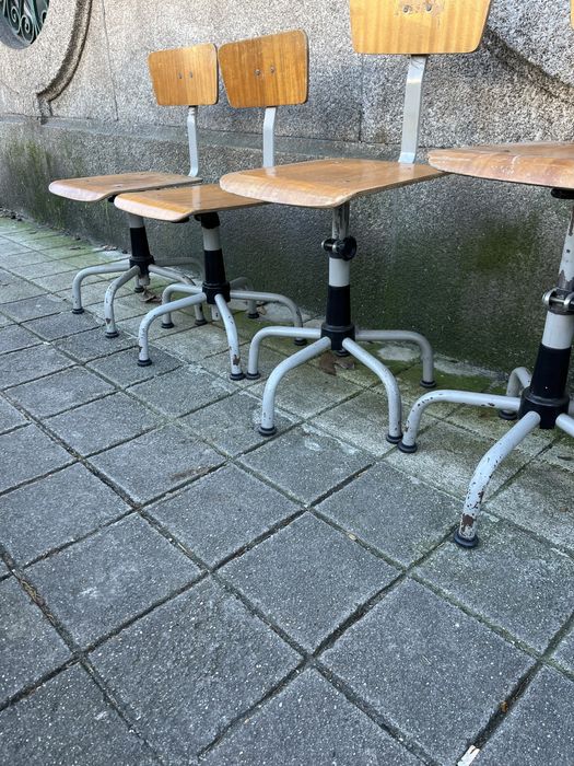 Cadeira industrial ajustável