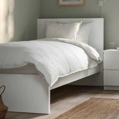 Cama / Estrado e colchão do IKEA