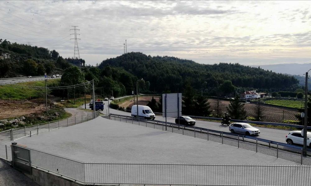 Aluga-se Espaço Comercial a 500m da portagem Baltar/Parada