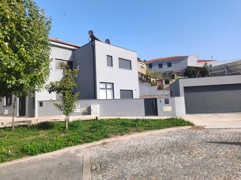 Moradia Geminada T2 + 1
