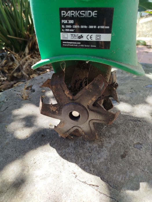 Cortador de erva elétrico e enxada elétrica