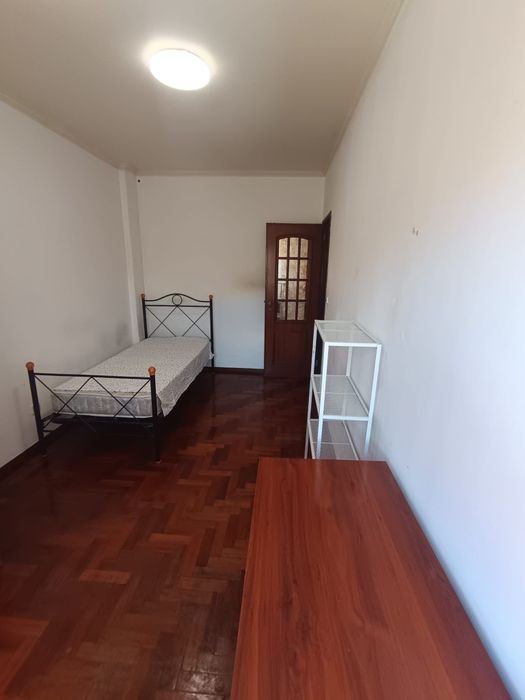 Arrendo quarto em Queluz