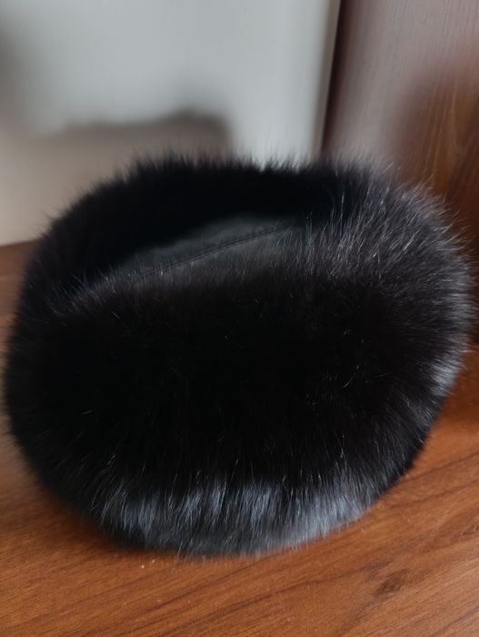 Шапка з хутра песця жіноча