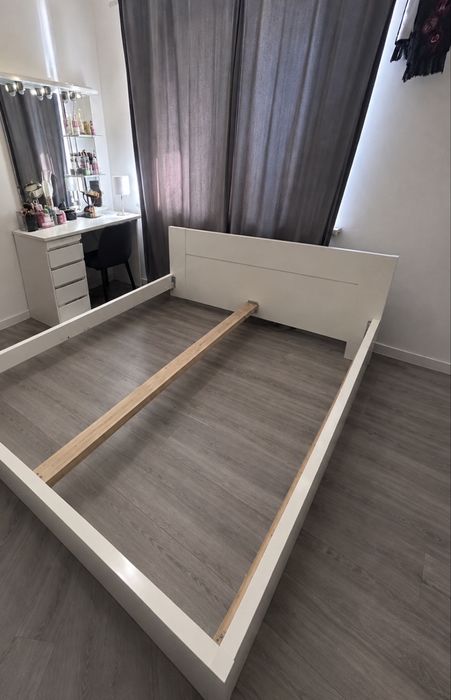 Rama łóżka biała