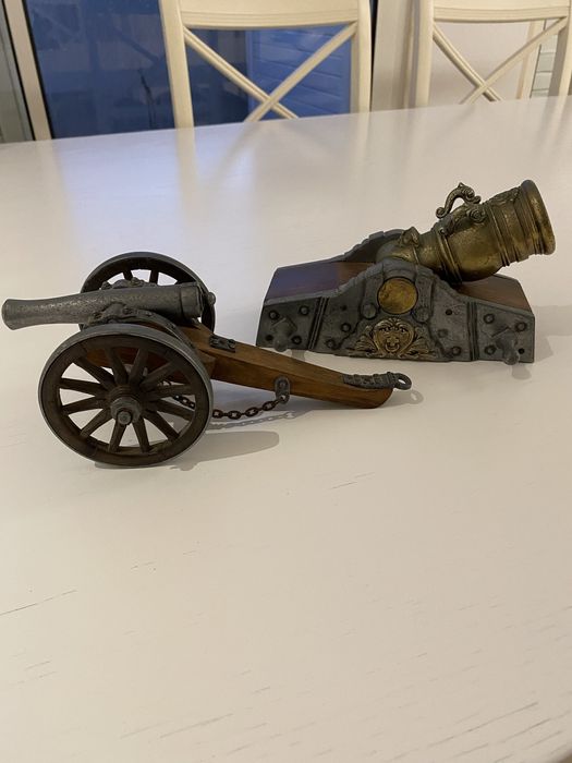 2 canhōes decorativos