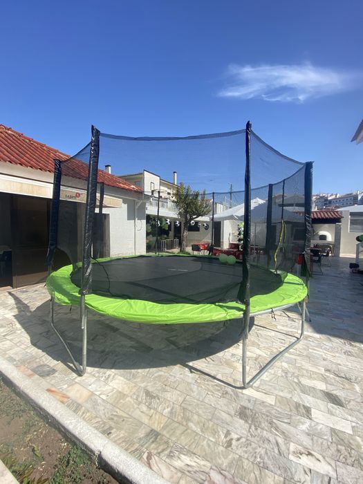 Aluguer trampolim insulflavel pipoca e algodão doce