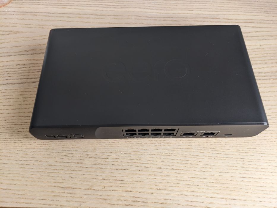 Amazon Eero Gateway 10 портовий світч з PoE 10GBE