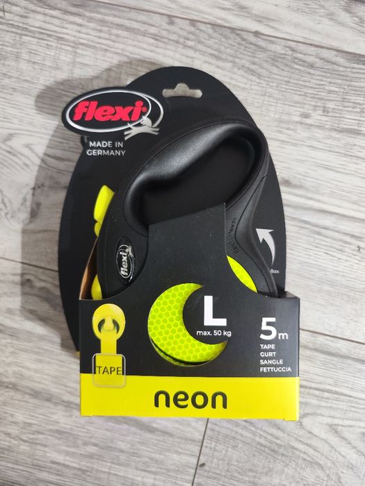 Smycz na taśmie neonowa 5 M roz L