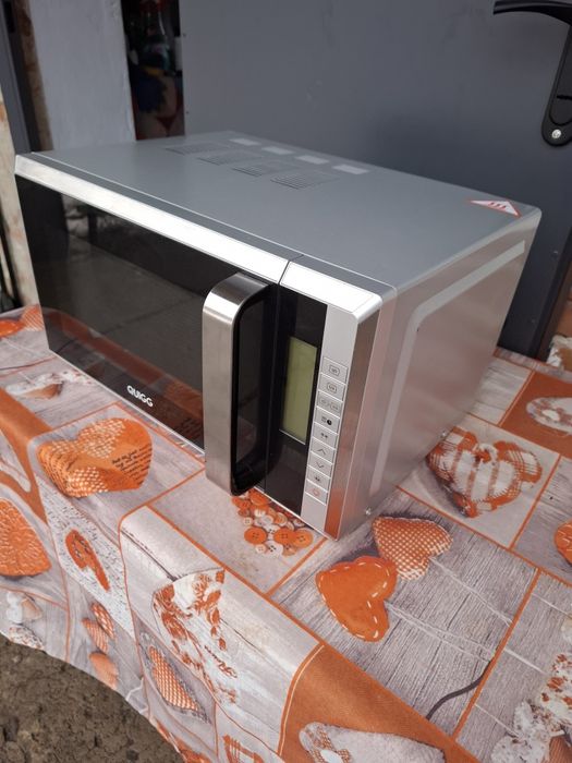 Мікрохвильова піч QUIGG