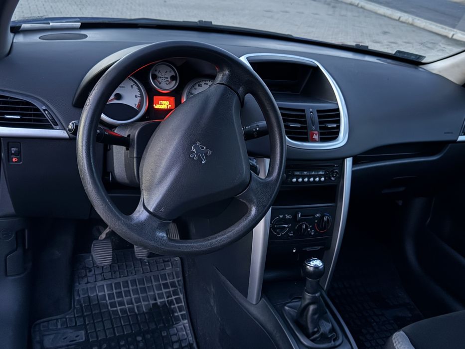 Peugeot 207 KLIMA OC na rok !!