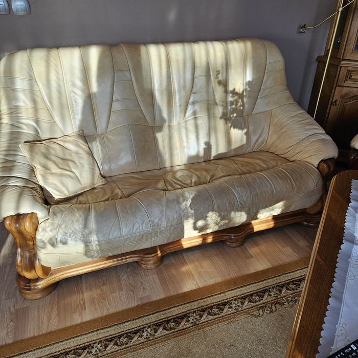 Elegancki komplet mebli wypoczynkowych – skóra + lite drewno