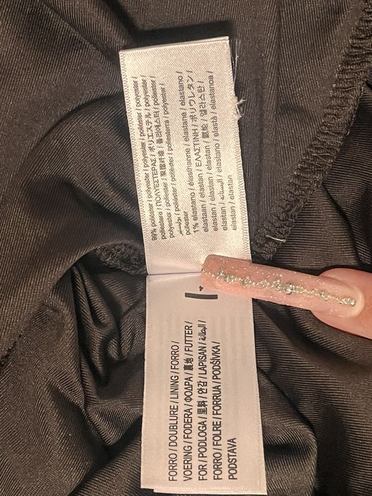 Коротка мереживна коричнева сукня з відкритими плечима від Bershka