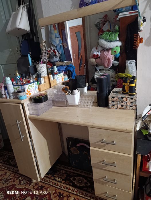 Трюмо , туалетный столик