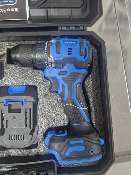 Шуруповерт Zegor CDF-21BL