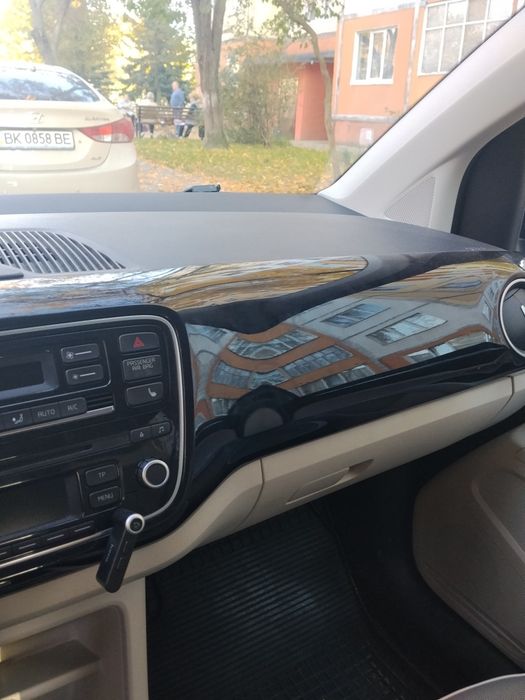 Автомобіль VOLKSWAGEN  e-up