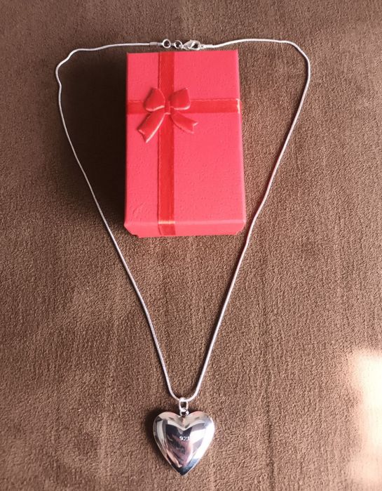 Nowy. Srebrny sekretnik + pudełeczko