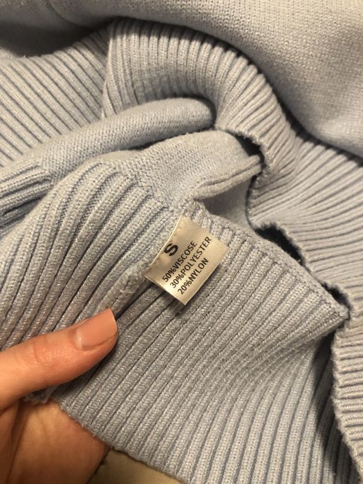 Sweter niebeski