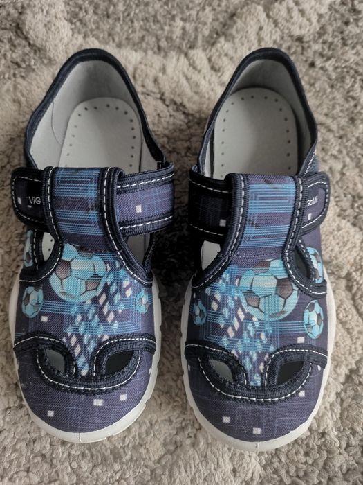 Nowe kapcie / buty chłopięce VIGGAMI 31