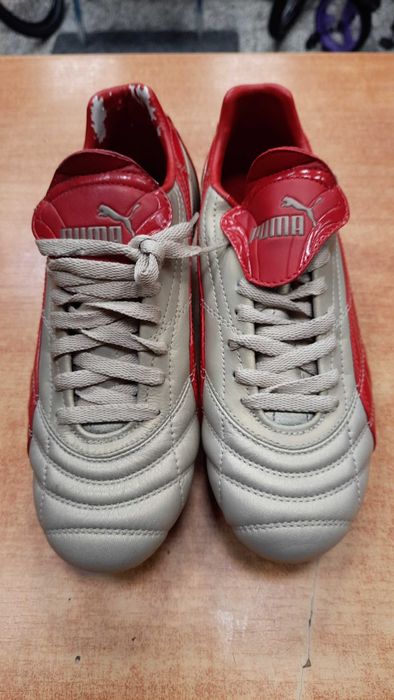 Buty korki ( wkręty ) Puma ( rozmiar 40 )