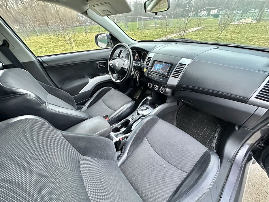 Mitsubishi Outlander XL   4x4 AVTOMAT