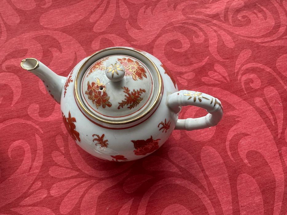 Bule de cha, leiteira e açucareiro, 24 copos de ovos e 24 colheres