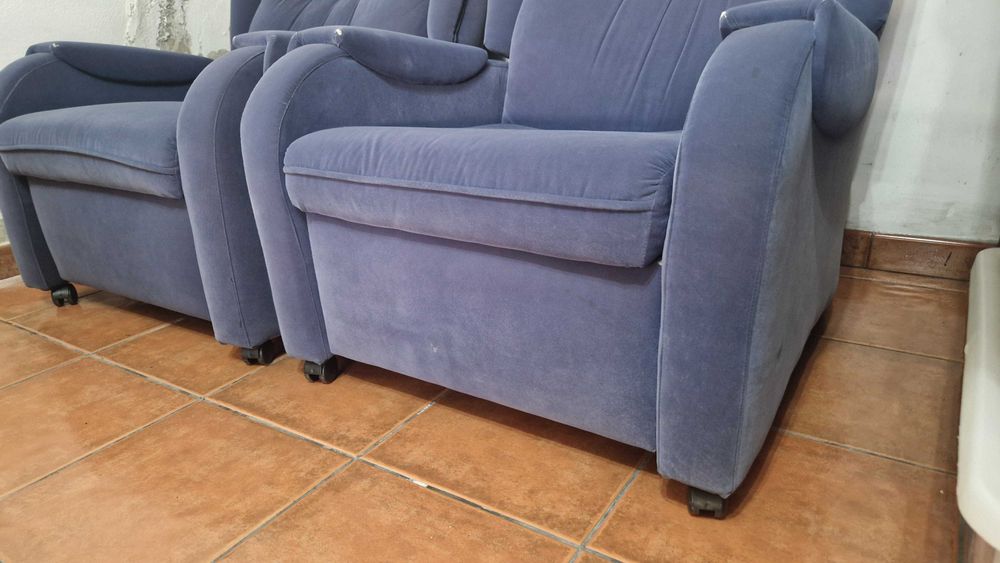 2 poltronas/cadeiras reclináveis estofadas