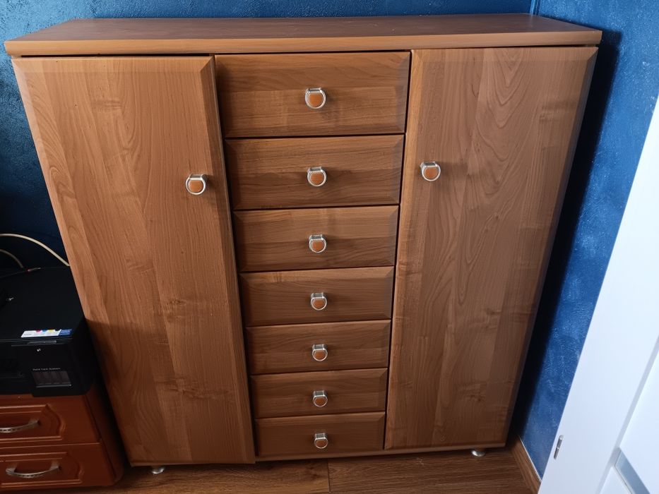 Na sprzedaż wysoka pojemna komoda