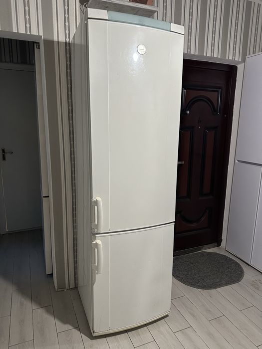 Холодильник Electrolux