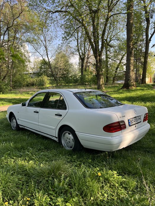 Продам Mercedes 210