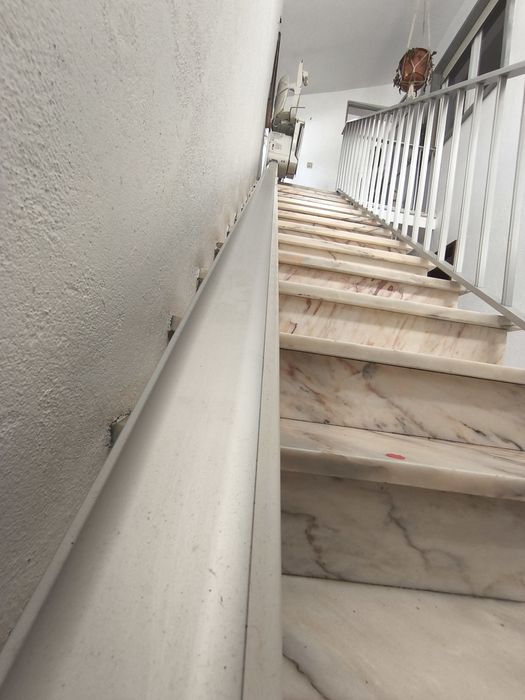 Cadeira elevatória Stannah - Modelo 600 com Carril Reto de +/- 4,50m