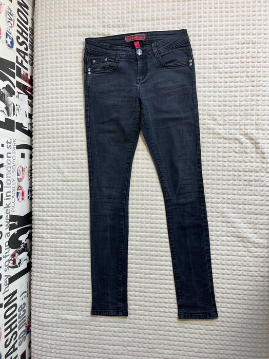 ciemne jeansy skinny denim