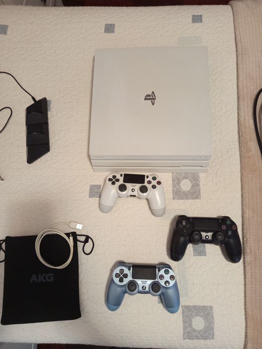 PlayStation 4 Pro Glaciar White 1TB + Extras