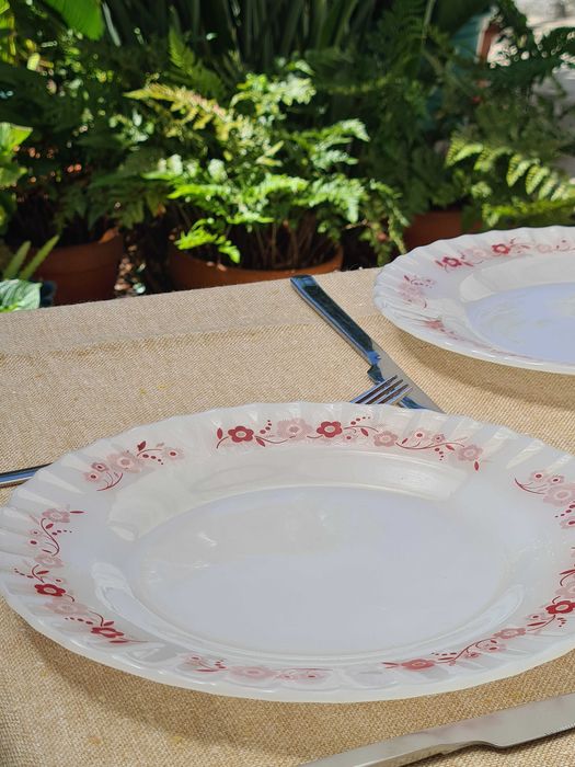 Conjunto de 4 pratos de refeição - vintage