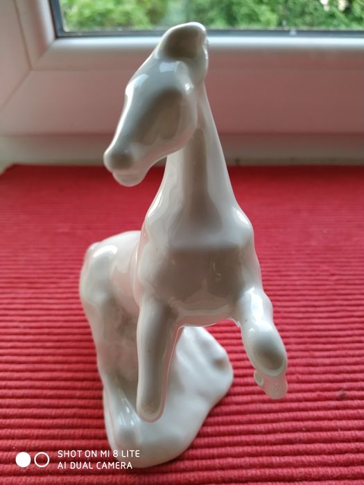 Порцелянова фігурка Кінь
