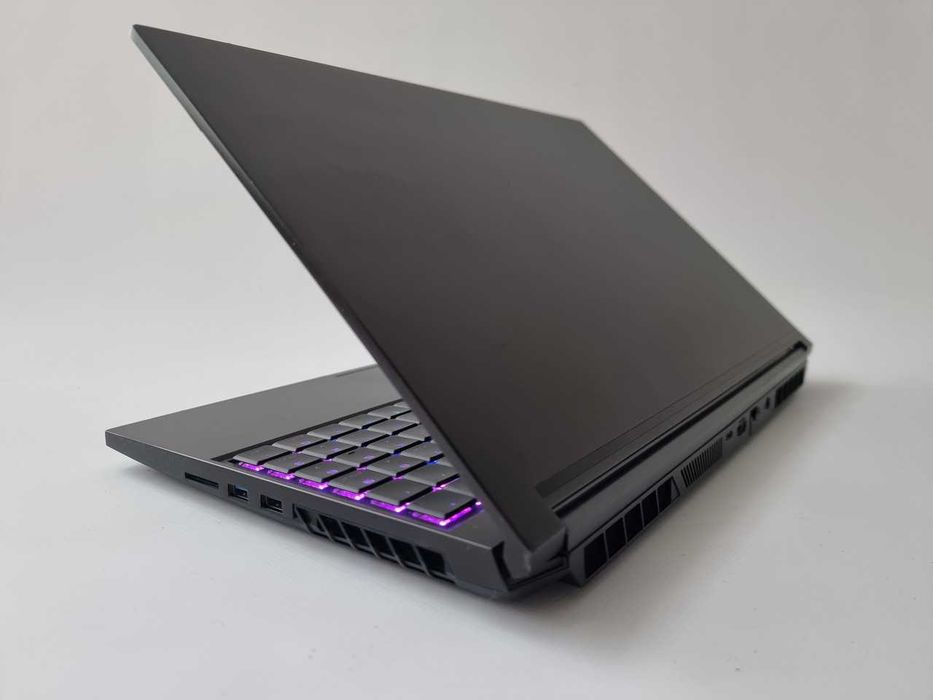 Ігровий ноутбук Eluktronics 15 R7 5800H/RTX 3080 16GB/RAM 16GB/SSD 512GB/QHD 165Hz