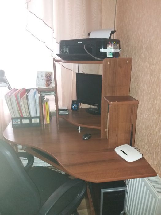 Компьютерный стол углом