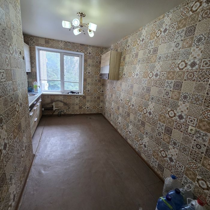 Продаж 3 кімнатна чешка Центральний район сертифікат
