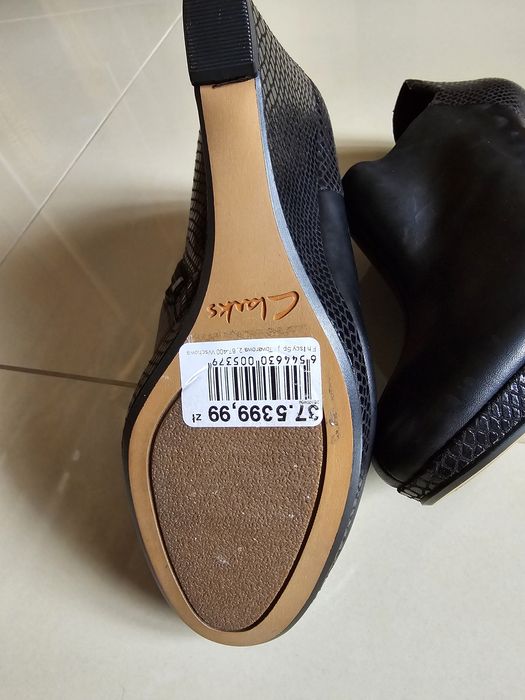 Czółenka . botki Clarks 37,5 na koturnie, skóra NOWE