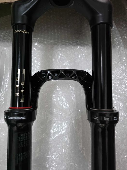 Rockshox Lyrik Select+ 140mm + Yari RC + Peças várias
