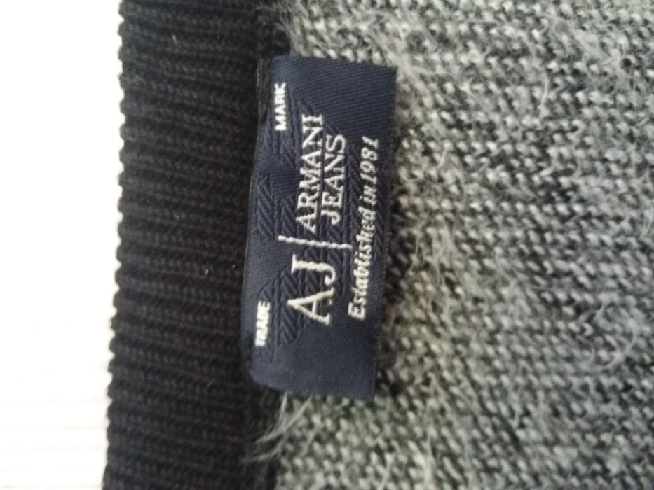 AJ Armani sweter