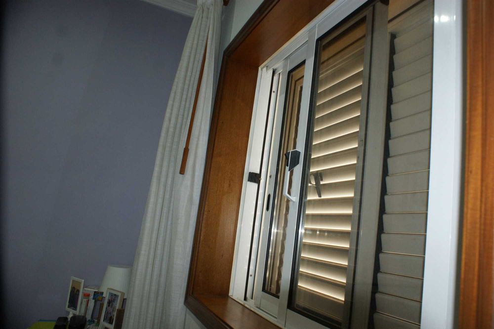 Janelas c/ Vidros Duplo e Persianas Alumínio