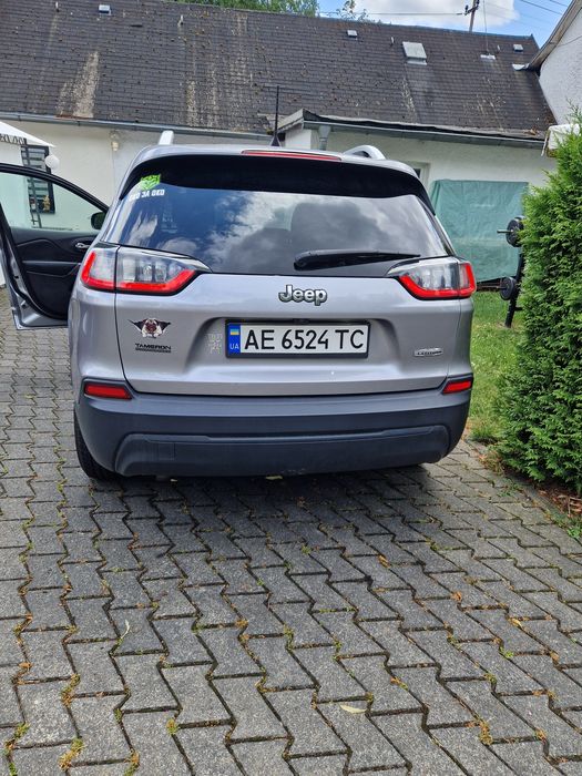 Jeep Cherokee 2018 VIN 1C4PJLCB7KD187193 фото оголошення 2 з 8