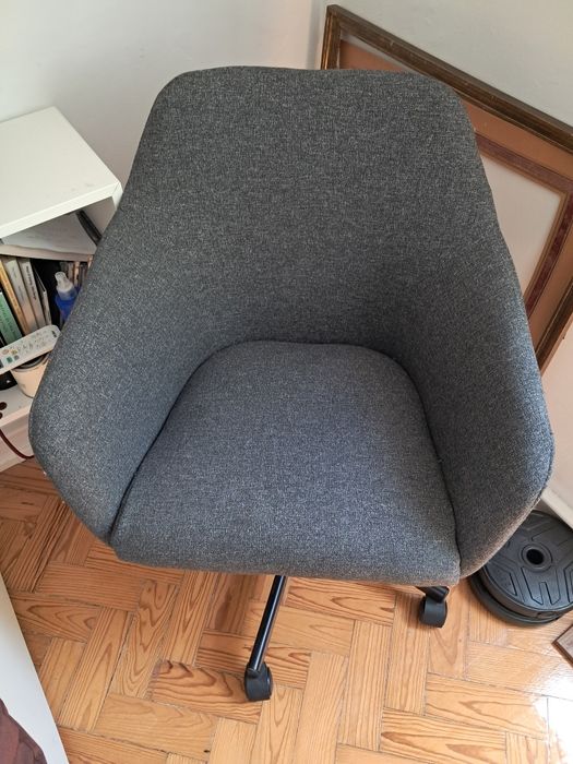 Cadeira TOSSBERG / MALSKÄR semi nova.