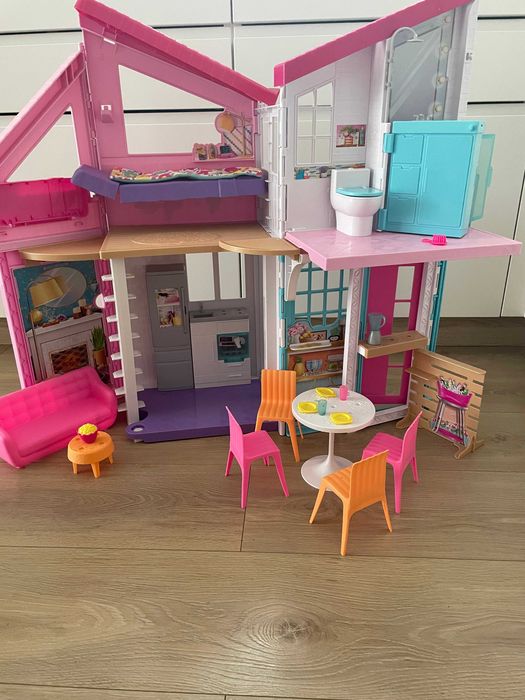 Domek Barbie z wyposażeniem tylko odbiór osobisty