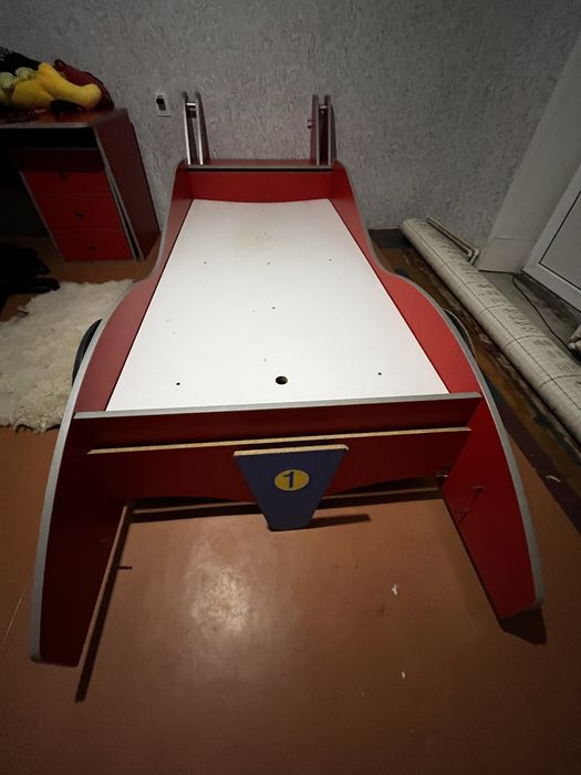 комплект стіл + ліжко