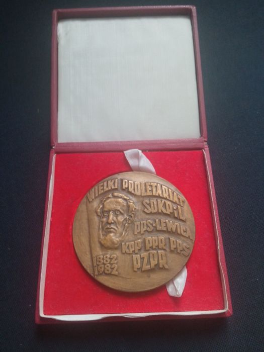 Medal propagandowy "100 lat ruchu robotniczego„ po kombatancie