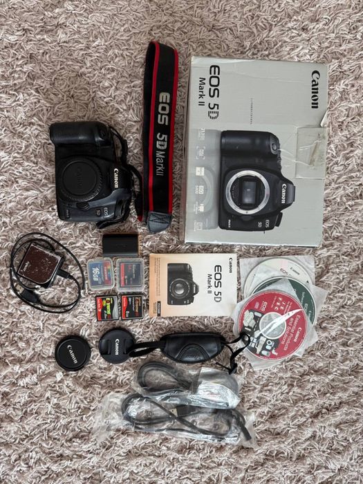 Canon EOS 5D Mark II + батарейний блок + зарядний + 3 карти пам’яті + повний комплект