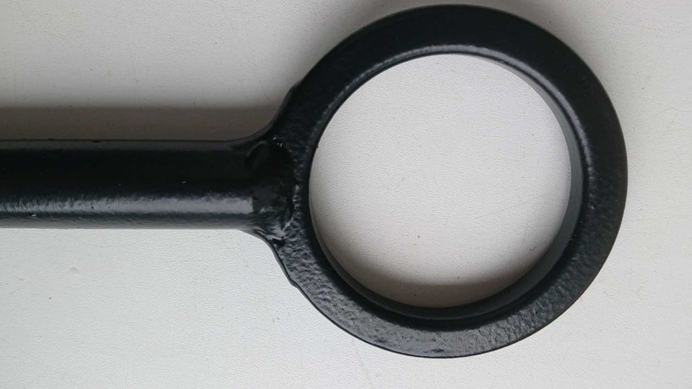 Крюк буксировочный