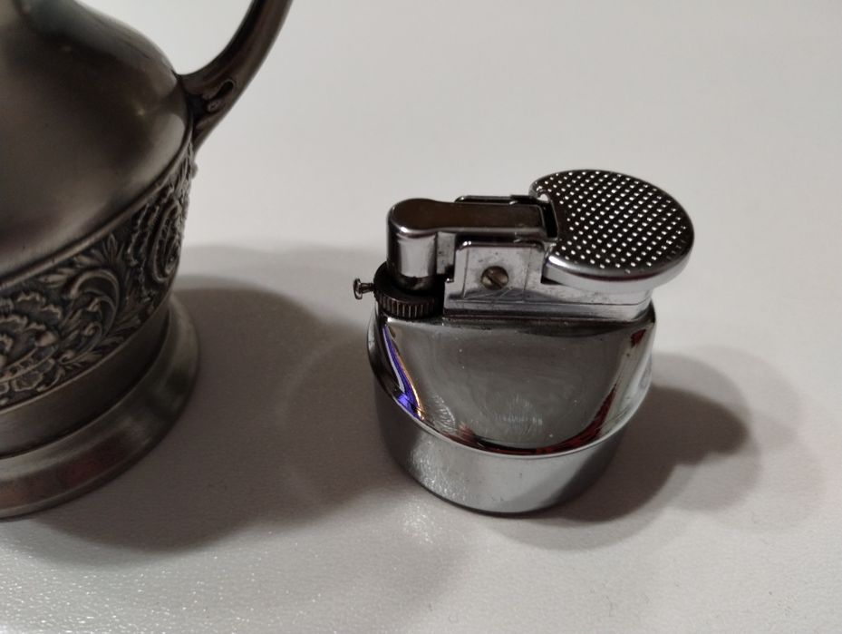 Zapalniczka gazowa w kształcie kufla