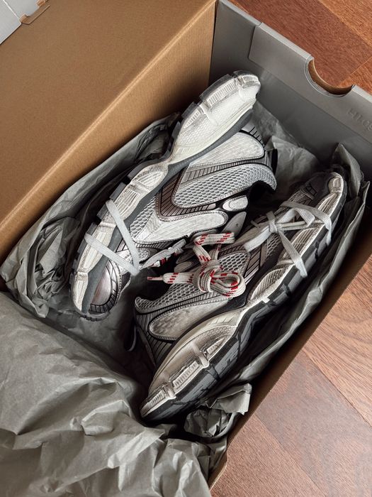 Продам кроссовки Balenciaga